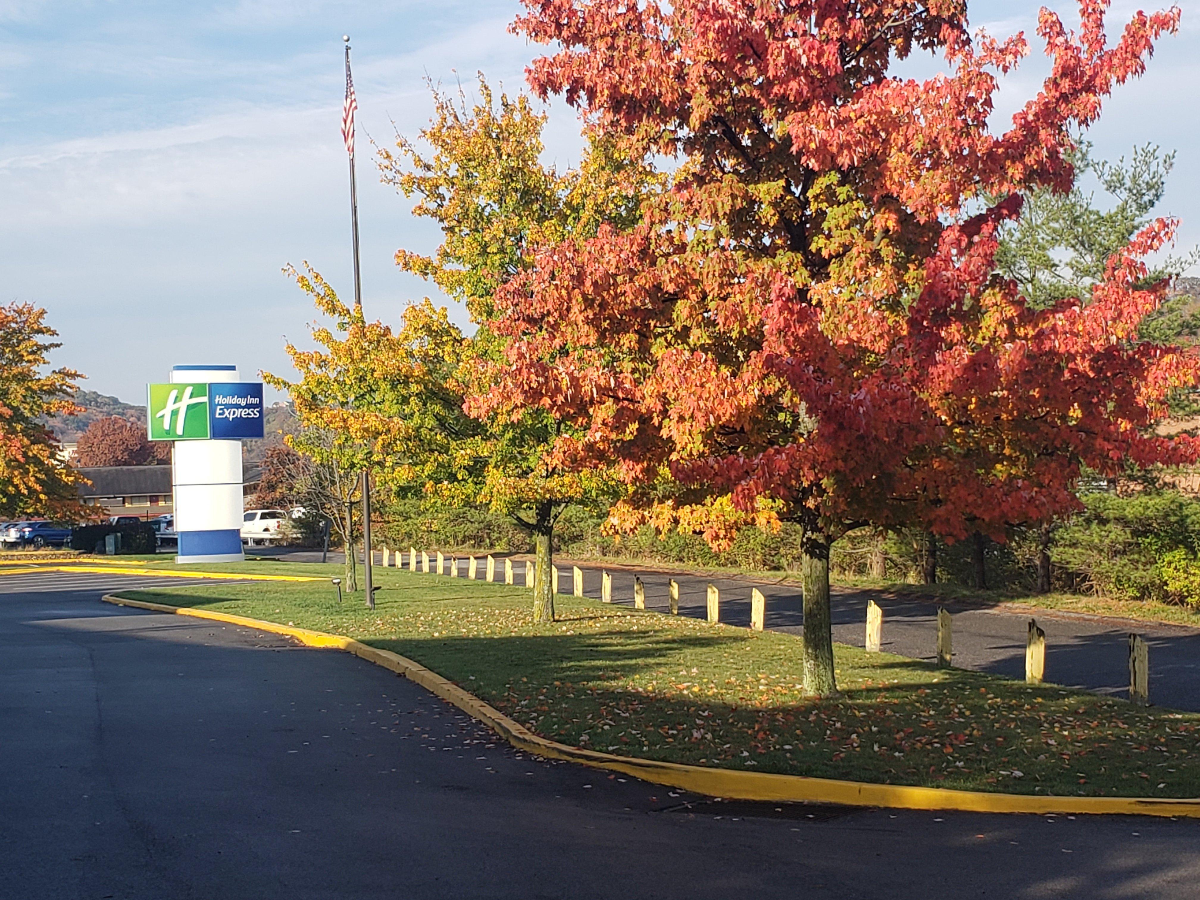 Holiday Inn Express Hotel Pittsburgh-North/Harmarville By Ihg Exterior foto